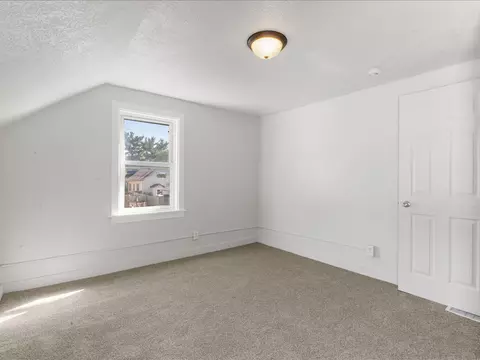 Bedroom - 1186 24th St, Moline, IL 61265 photo 5 of 8