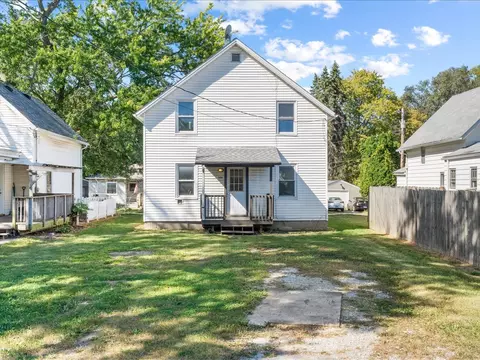 Exterior - 1186 24th St, Moline, IL 61265 photo 4 of 5