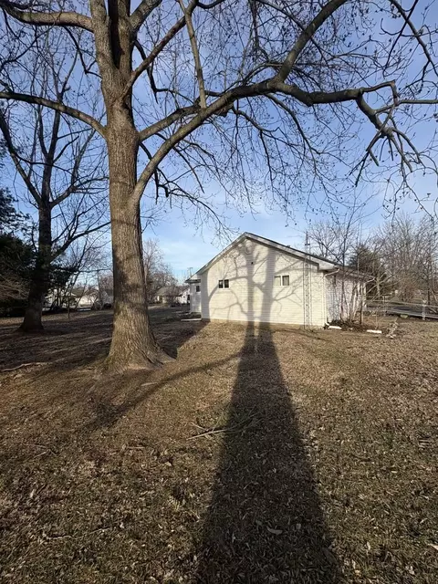 Exterior - 105 E Benedict St, Valier, IL 62891 photo 2 of 5