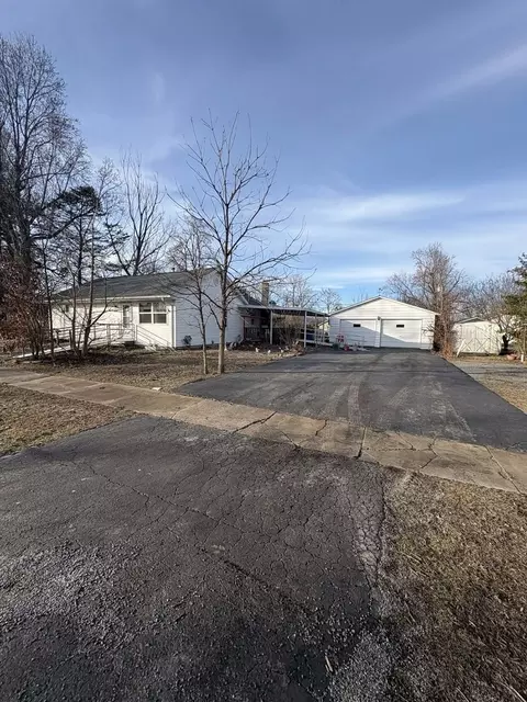105 E Benedict St, Valier, IL 62891