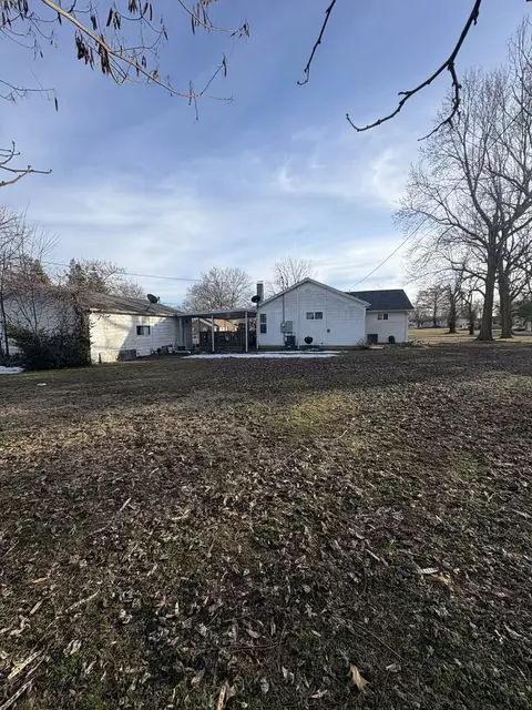 Exterior - 105 E Benedict St, Valier, IL 62891 photo 4 of 5