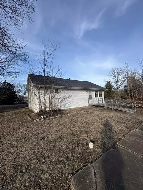Exterior - 105 E Benedict St, Valier, IL 62891 photo 1 of 5