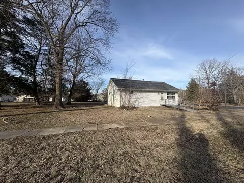 Exterior - 105 E Benedict St, Valier, IL 62891 photo 3 of 5