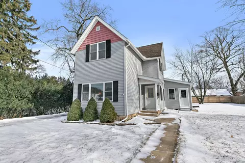 227 2nd St, Crystal Lake, IL 60014