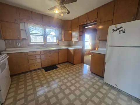 Kitchen - 151 E Park St, Chebanse, IL 60922 photo 2 of 4