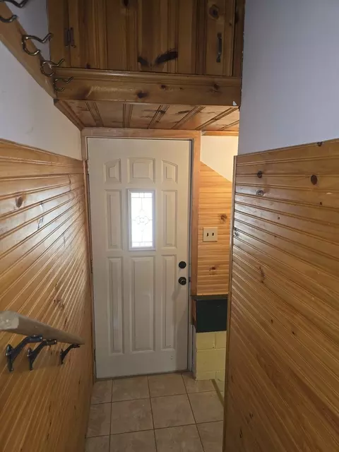 Entry Way - 151 E Park St, Chebanse, IL 60922 photo 4 of 5
