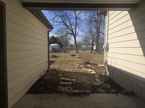 Exterior - 151 E Park St, Chebanse, IL 60922 photo 3 of 4