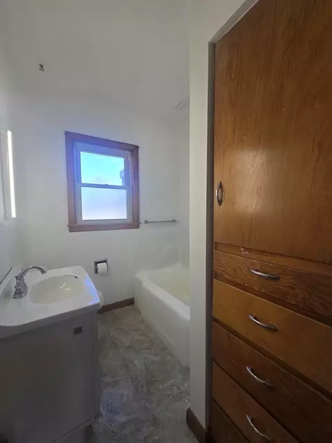 Bath - 151 E Park St, Chebanse, IL 60922 photo 1 of 2