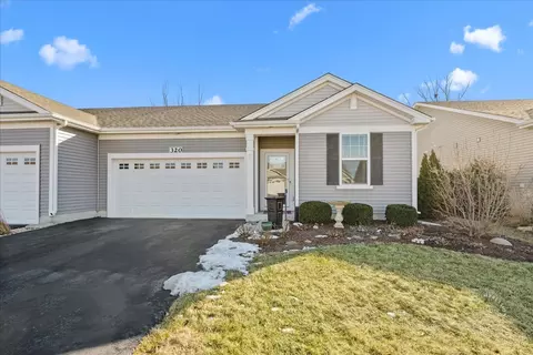 320 Sussex Ln, North Aurora, IL 60542