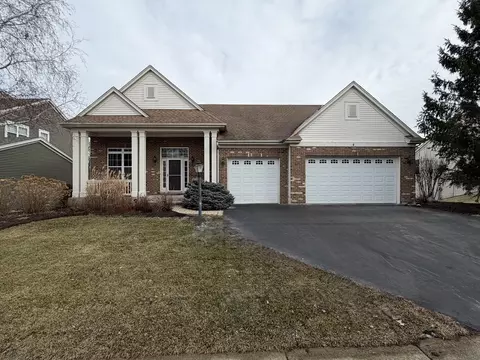 4 Kenilworth Ct, Cary, IL 60013