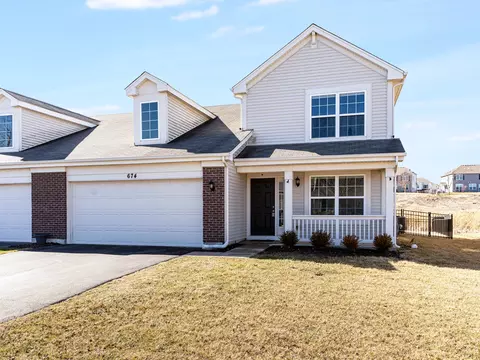 674 Boathouse Rd, Pingree Grove, IL 60140