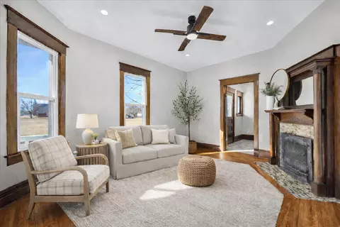 Living - 11 E 3rd St, El Paso, IL 61738 photo 1 of 8