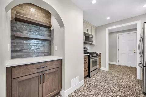 Entry Way - 11 E 3rd St, El Paso, IL 61738 photo 1 of 3
