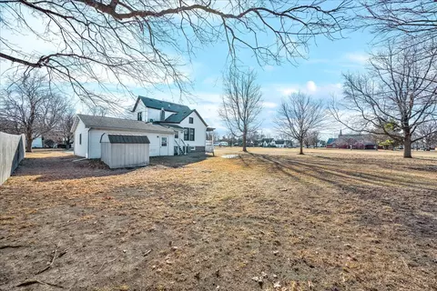 Exterior - 11 E 3rd St, El Paso, IL 61738 photo 4 of 5