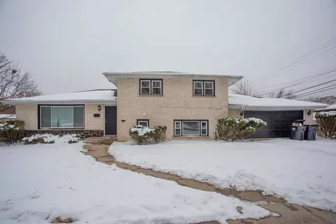 916 E 168th St, South Holland, IL 60473
