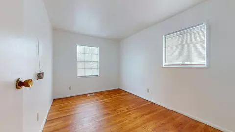 Bedroom - 807 Oakcrest Dr, Champaign, IL 61821 photo 3 of 4