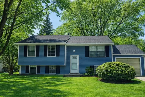 807 Oakcrest Dr, Champaign, IL 61821