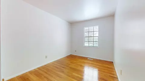 Bedroom - 807 Oakcrest Dr, Champaign, IL 61821 photo 2 of 4