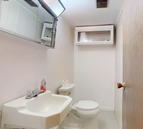 Bath - 807 Oakcrest Dr, Champaign, IL 61821 photo 2 of 2
