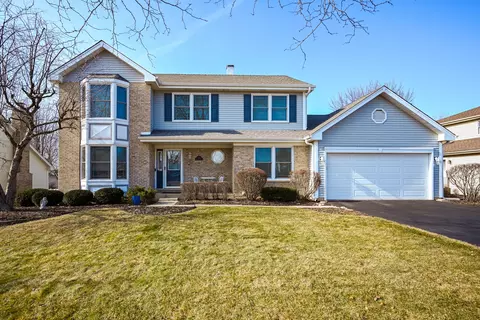 880 Hampton Dr, Carol Stream, IL 60188