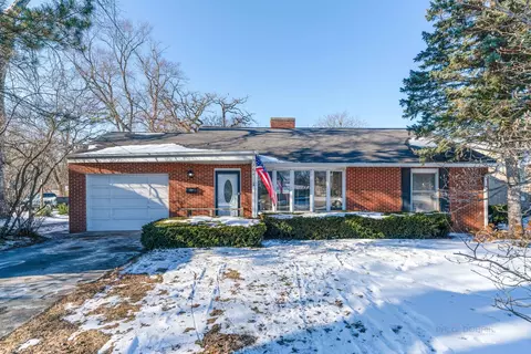 204 Lakeshore Dr, Crystal Lake, IL 60014