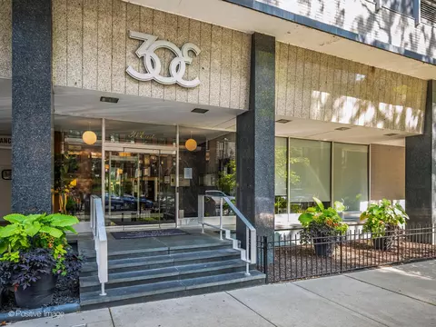 Exterior - 30 Elm St #14E, Chicago, IL 60611 photo 2 of 2