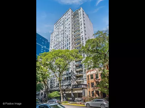 30 Elm St #14E, Chicago, IL 60611