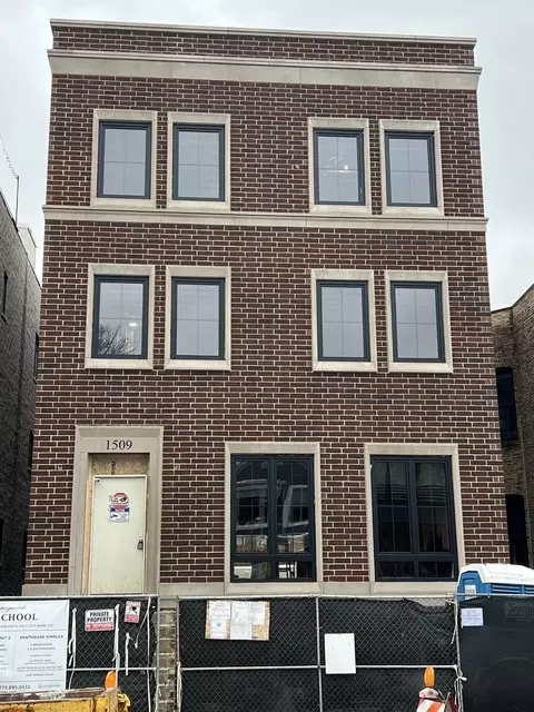 1509 W School St #1, Chicago, IL 60657