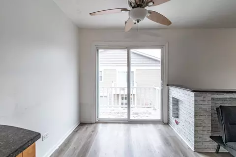 Living - 1324 Alpine Ct #1324, Wheeling, IL 60090 photo 2 of 2