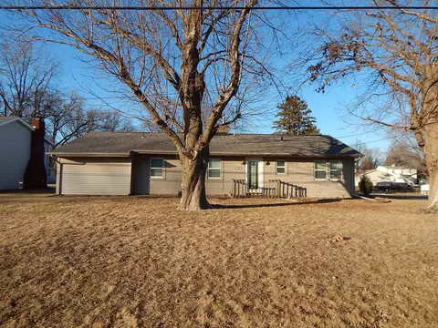1305 Wisconsin St, Le Claire, IA 52753