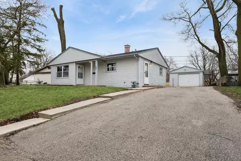59 Wren Rd, Carpentersville, IL 60110