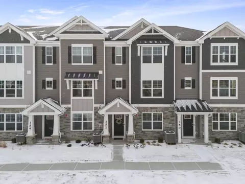 352 Bridgeview Ct, Saint Charles, IL 60174