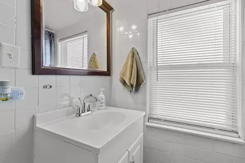 Bath - 2023 S 23rd Ave, Broadview, IL 60155 photo 3 of 4