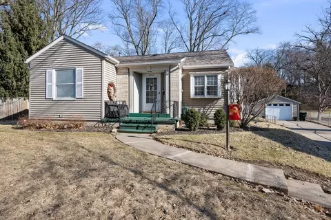 3237 14 St, Rock Island, IL 61201