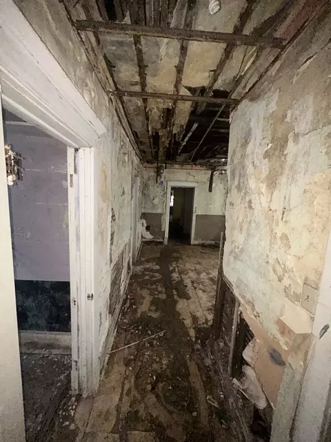 Entry Way - 8752 S Exchange Ave, Chicago, IL 60617 photo 1 of 2