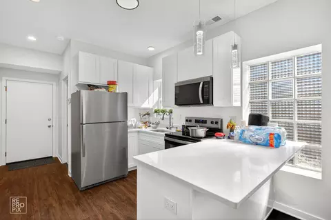 Kitchen - 1624 W Pershing Rd, Chicago, IL 60609 photo 4 of 5