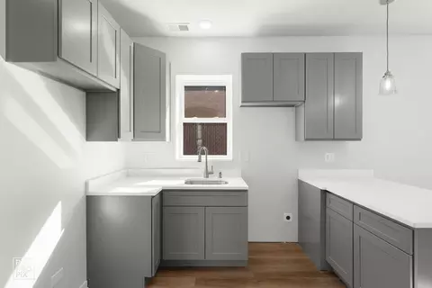 Kitchen - 1624 W Pershing Rd, Chicago, IL 60609 photo 2 of 5
