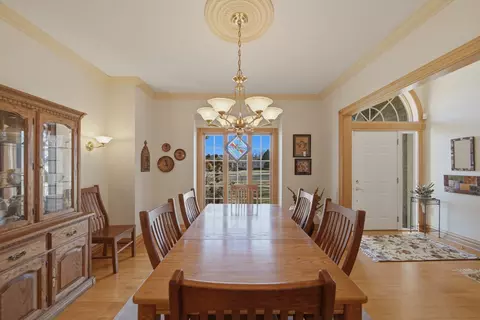 Dining - 117 Fox Trot, Dixon, IL 61021 photo 3 of 5