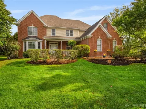 7 N919 Cloverfield Rd, Saint Charles, IL 60175