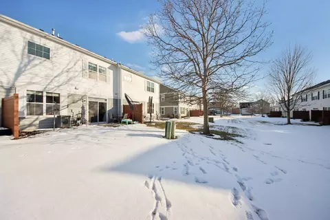 Exterior - 424 Acushnet St, Elgin, IL 60124 photo 2 of 2