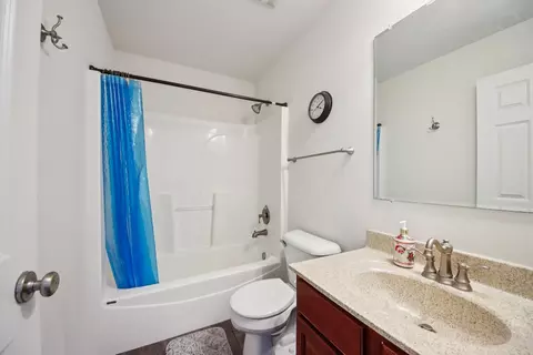 Bath - 424 Acushnet St, Elgin, IL 60124 photo 2 of 2