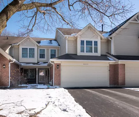 30 W024 Redwood Ct, Warrenville, IL 60555