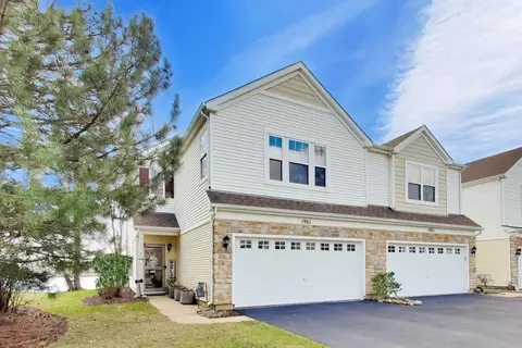 1961 Cobblestone Dr, Carpentersville, IL 60110