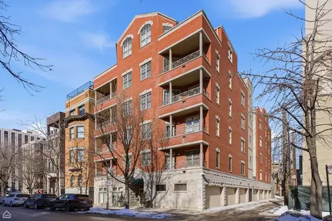 120 W Oak St #4D, Chicago, IL 60610