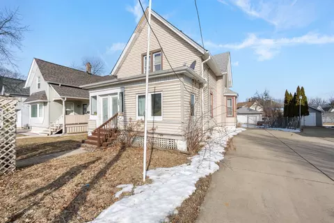 217 Prairie St, Aurora, IL 60506