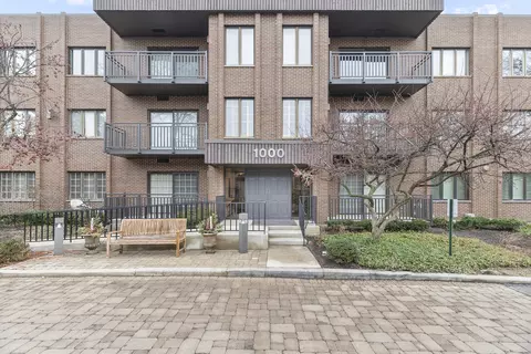 1000 Deerfield Rd #204, Highland Park, IL 60035