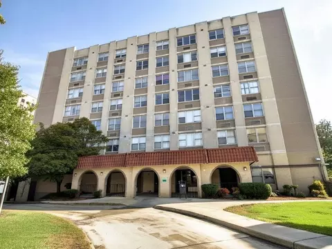 4300 W Ford City Dr #708, Chicago, IL 60652