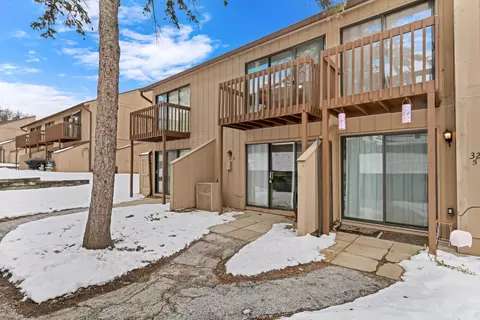 32 Montego Colony #6, Fox Lake, IL 60020