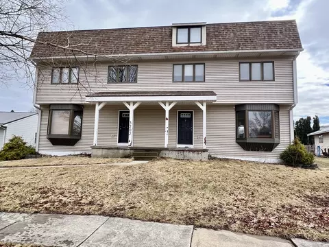 3202 Chatham Dr, Urbana, IL 61802