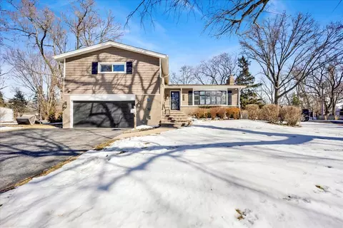 1632 Village Green Ct, Deerfield, IL 60015